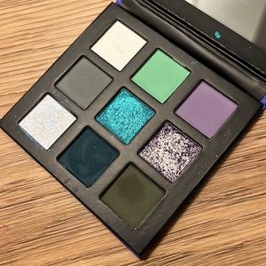 We Makeup custom made eyeshadow palette